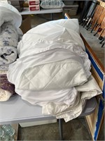 full size white mattress pad and sheets