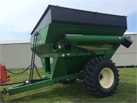 Demco 750 Grain cart with roll tarp