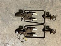 2 METAL LIGHT FIXTURES