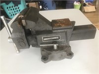 PUO Masterforce 6" Vise part of jaw is missing