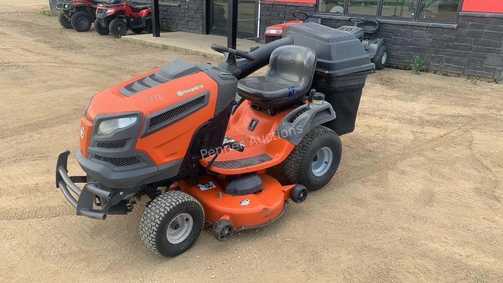 2016 Husqvarna Yt46LS Lawn Tractor w/ Bagger