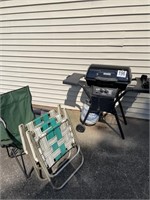 Char-Broil Grill and 3 Folding Lawn Chairs