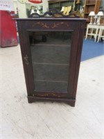 19TH CENTURY VICTORIAN INLAID DISPLAY CABINET WITH