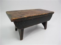 Small Early Primitive Stool
