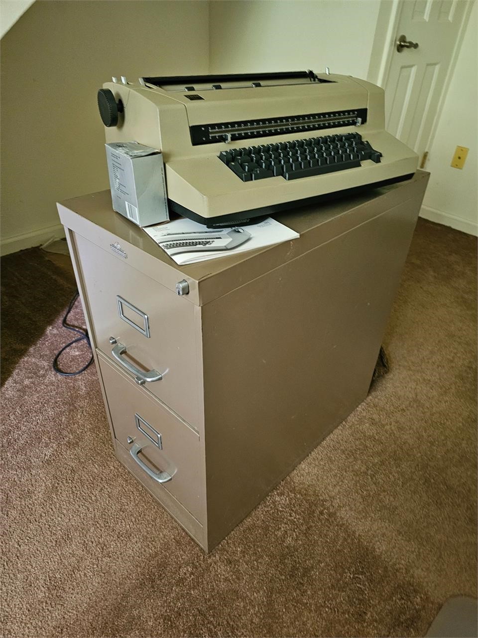 IBM Typewriter w/cabinet