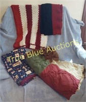 (2) Blankets , (2) Table Runners