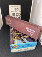 Southern Pacific Double Door Model Box Car Train