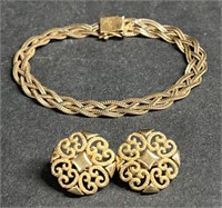 (AW) Gold Tone Clasp Earrings And Bracelet