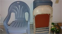 2 plastic outdoor chairs, 6 folding metal chairs