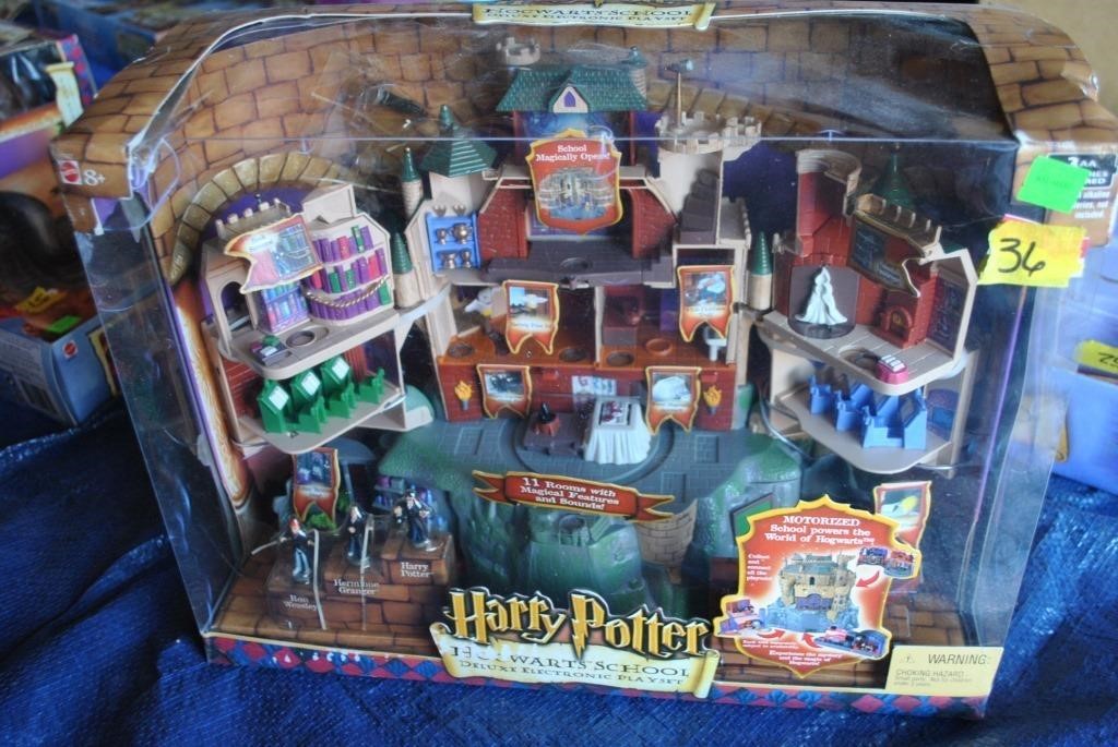 Harry Potter Hogwarts School in box