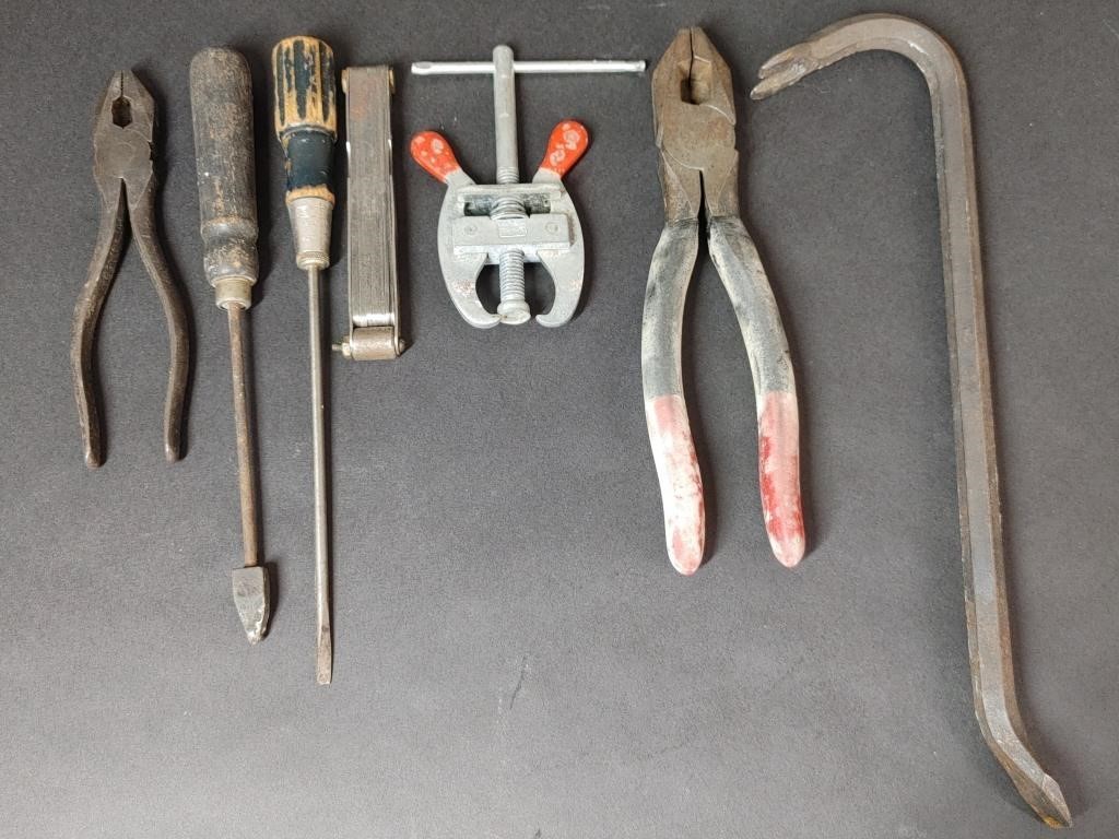 Set of Tools, Pliers, Screwdriver, Mini Prybar