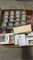 Tray lot of small lightbulbs, new in the boxes