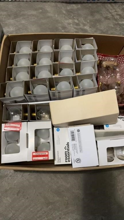 Tray lot of small lightbulbs, new in the boxes