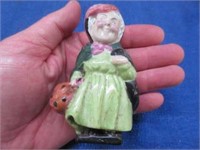old doulton figurine "saisy gamp" (4in tall)