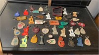 ASSORTED VINTAGE ADVERTISING KEY CHAINS