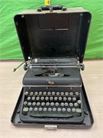 Vintage Royal Quiet DeLux Typewriter in case