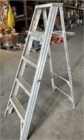 56" Aluminum Step Ladder w/Tray *LYS. NO SHIPPING