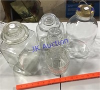 4 glass containers