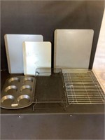 Baking lot w pans, cooling racks, muffin tin