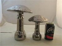 2 objets de décorations champignons