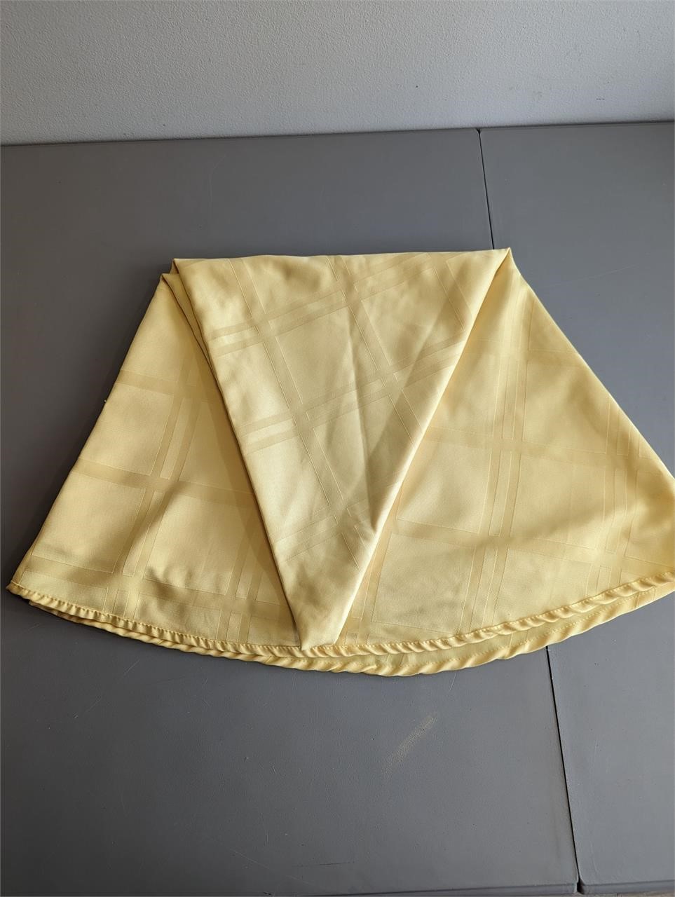 Yellow Table Cloth 5 ft