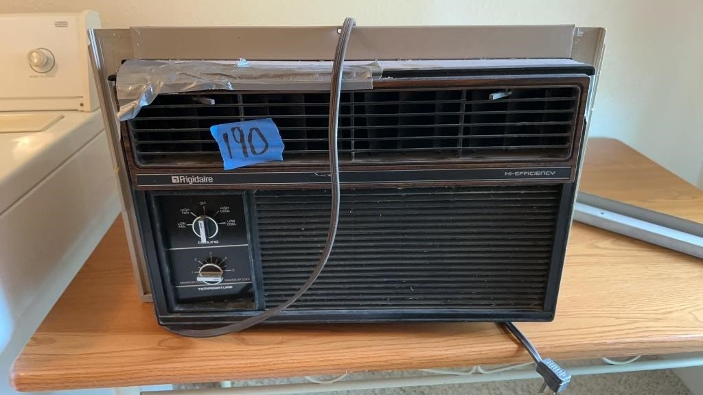 Frigidaire air conditioner :works 
19”x17”x12” :