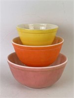 Pyrex Nesting  Bowls