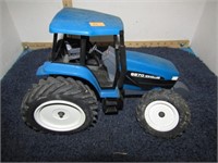 DIECAST 8870 NEW HOLLAND TRACTOR -- MISSING WHEEL