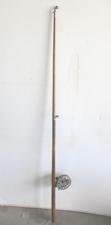 Vintage fishing pole & reel