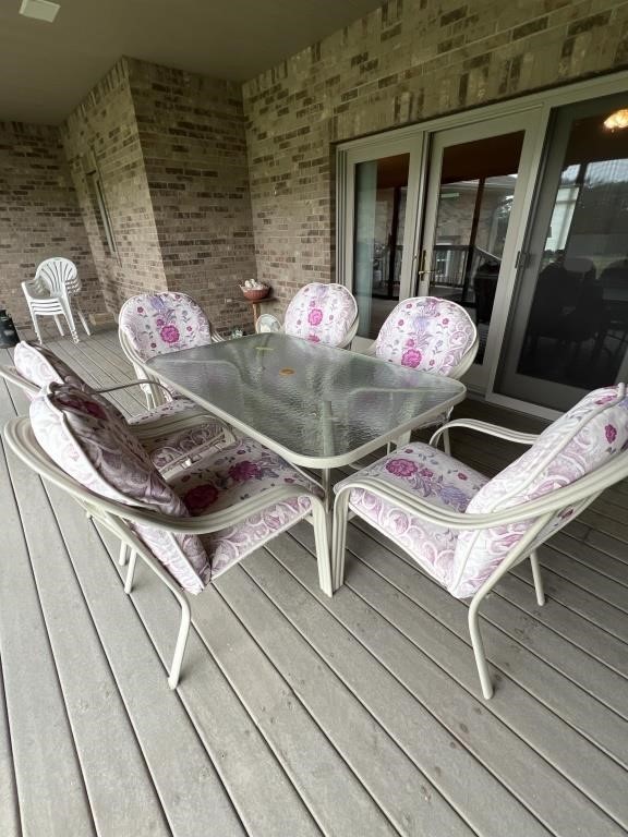 Glass top pation table w/6 chairs