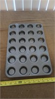 PAMPERED CHEF MUFFIN PAN