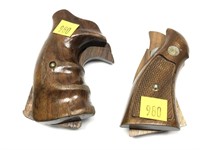 Lot: 2 pairs of wooden handgun grips, 1 S&W