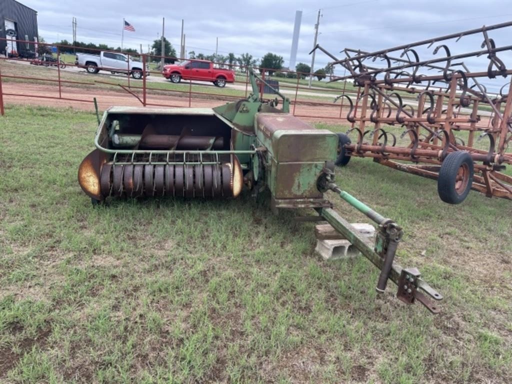 JD 224 square baler