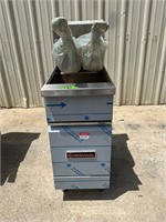 Never been used fryer natural gas with 2 baskets