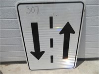 SIGN: 2 WAY TRAFFIC