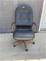Pleather office chair, 27”w