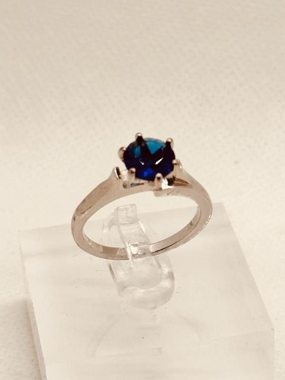 Estate Ring .70 ct Sapphire Blue Stone