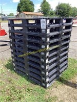D2. (10) Polly pallets