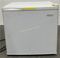 Magic Chef Mini Refrigerator / Ice Maker