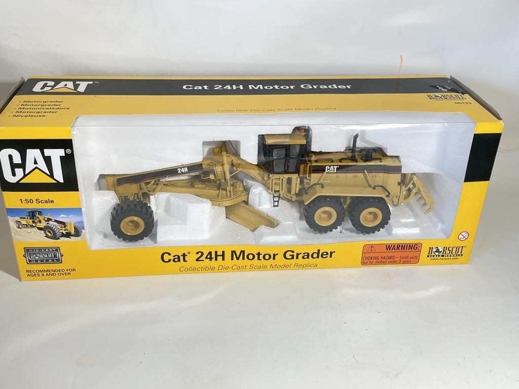 CAT 24H Motor Grader/Box 17.5”L,6”H,5.5”D