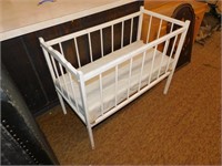 Early child's crib or doll crib