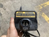 DEWALT DCB095 8Volt Max Lithium Ion Battery Charge