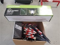 BOX OF MISC SOLAR LIGHTS