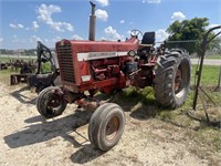 LL2- International 856 Tractor