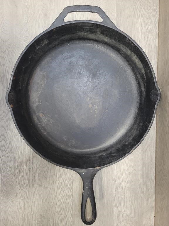 Lodge 12" Cast Iron Fry Pan with Side Pour