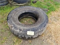 425/65 R22.5 tire