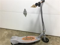 RAZOR ELECTRIC SCOOTER NO CHARGER