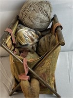Vintage Tote With Yarn