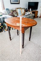 Primitive Spooled Leg Oval Parlor Table