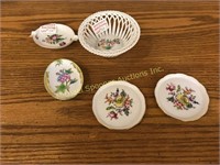 FIVE PIECES OF HEREND CHINA